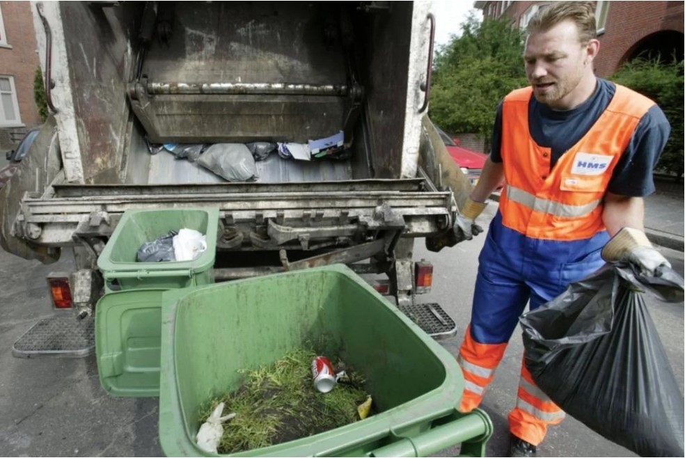 ’Stop direct met snuffelen in afval van inwoners’; Verontwaardiging over klikocontroles door boa’s in Waterland